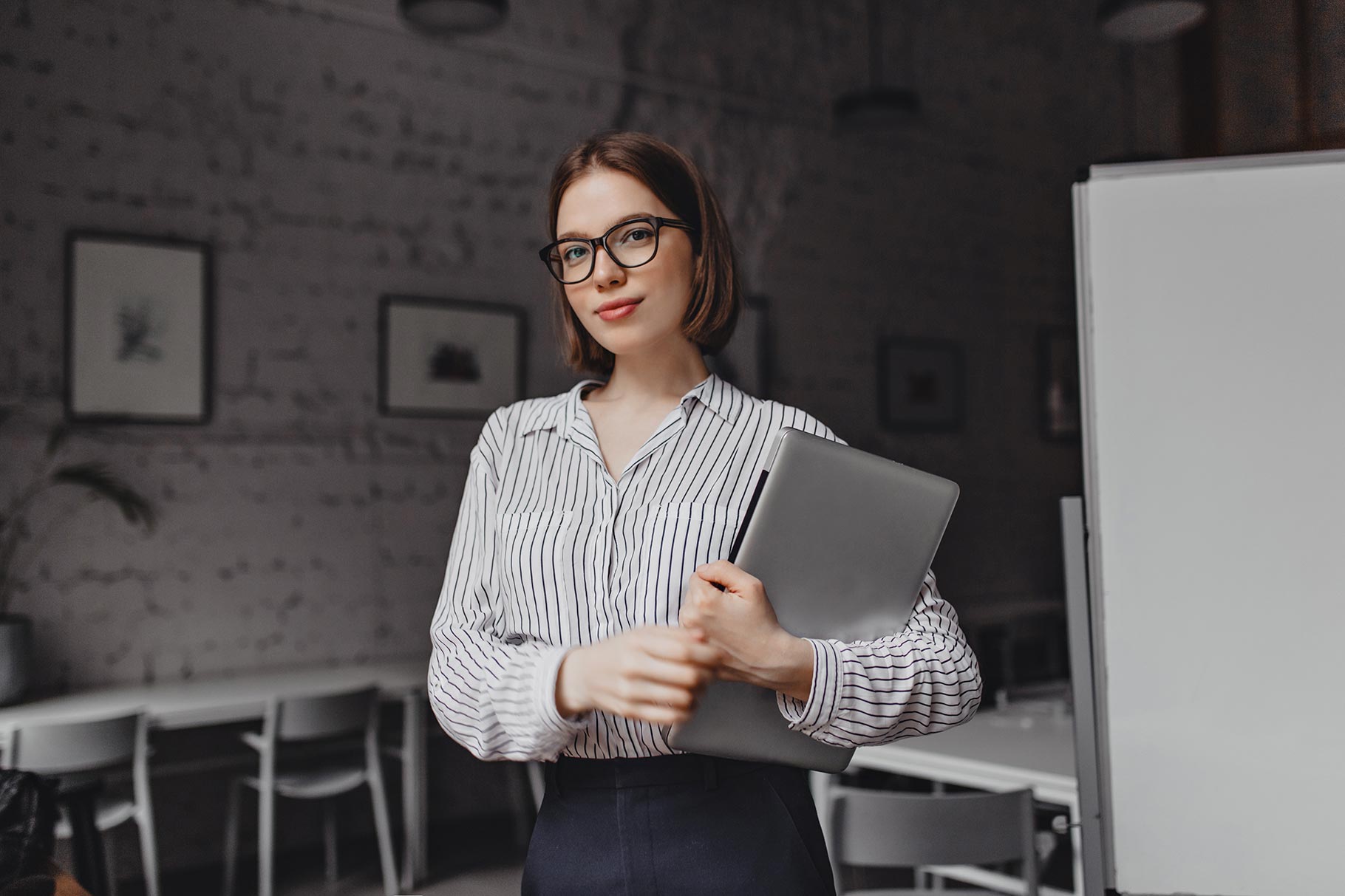 NEGOCIOS Y PROFESIONES LIDERADOS POR MUJERES